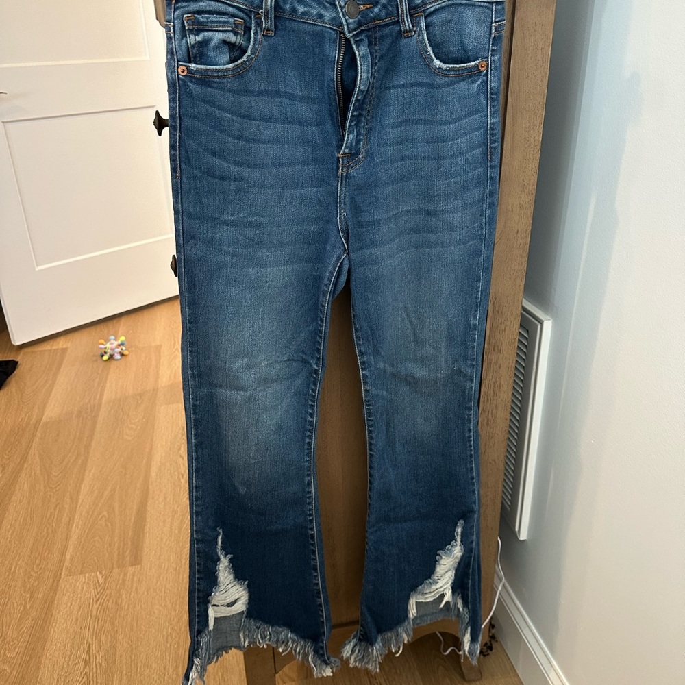 Cello Frayed Hem Cropped Jeans in Blue